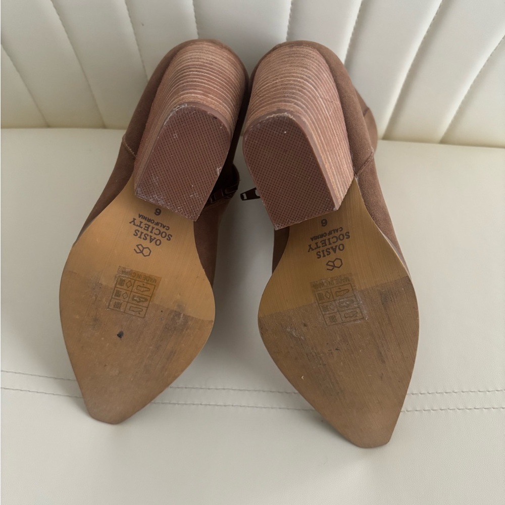 Elegant Brown Suede Ankle Booties - Picture 6 of 7